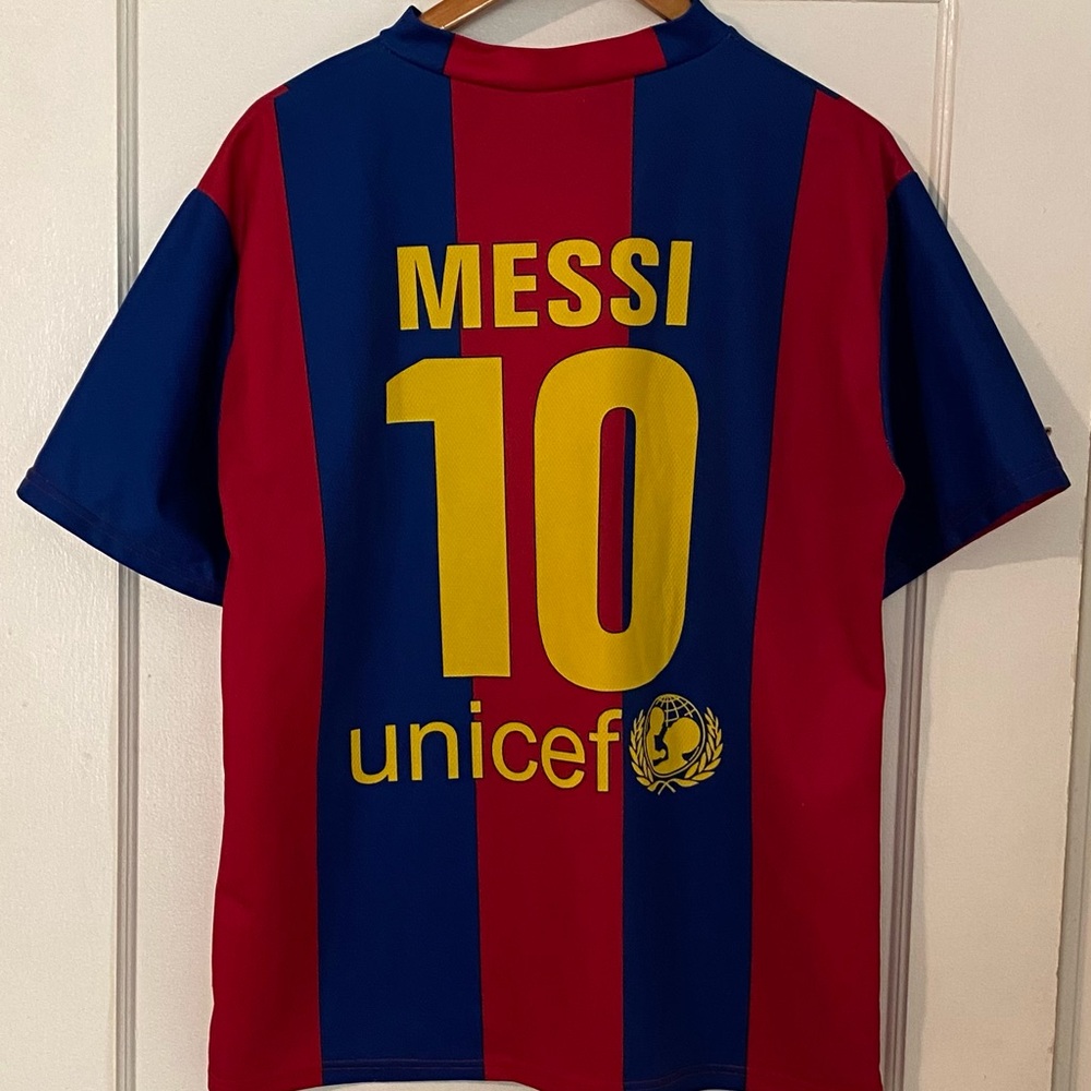 FC Barcelona Lionel Messi Qatar Airways Youth XL Jersey - Picture 2 of 5